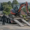 Baumaschinentransport zur Baustelle: Lieferung ohne Stillstand planen | Ziel Baumaschinen