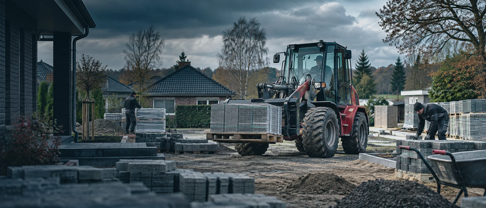 Paletten und Baustoffe mit Radlader bewegen: Logistik auf kleinen Baustellen | Ziel Baumaschinen