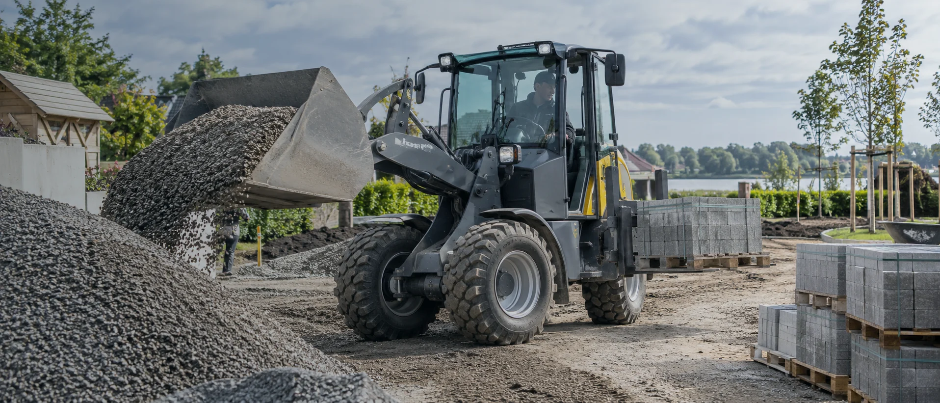 Radlader mit Schaufel oder Palettengabel: Das richtige Anbaugerät wählen | Ziel Baumaschinen